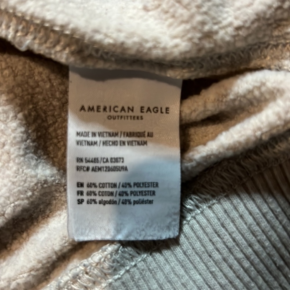 American‎ Eagle camo crewneck - Picture 4 of 4